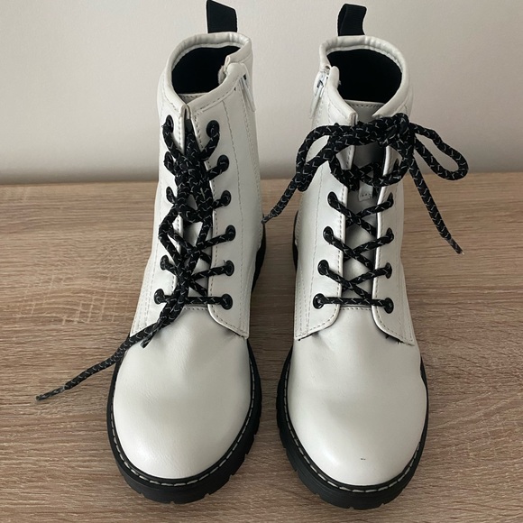 Steve Madden Boots - Picture 1 of 5